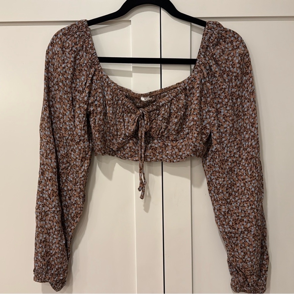 Garage floral crop top with keyhole detail with bow size medium.